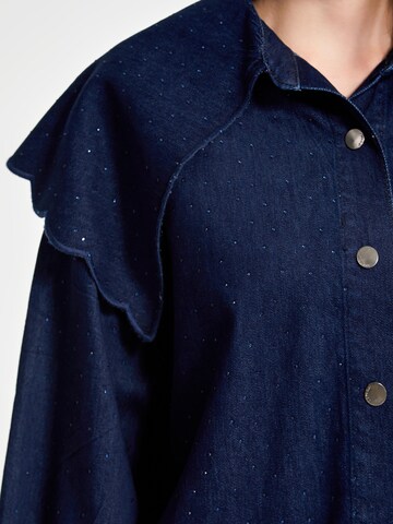 IT'S BASIC Oversized shirt 'Oversized Rhinestone Denim Shirt' in Blauw