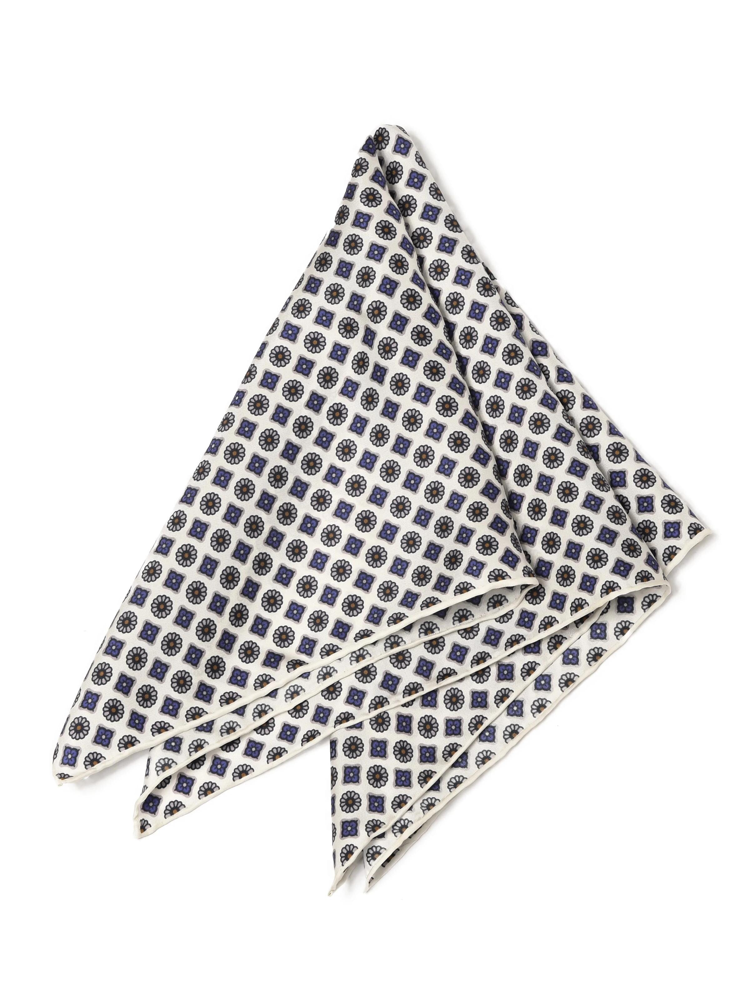MayTree Scarf 'Herrenseidentuch mit dezentem Muster in Weiß' in White: front