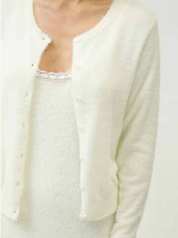 Influencer Gebreid vest 'Fluffy' in Wit