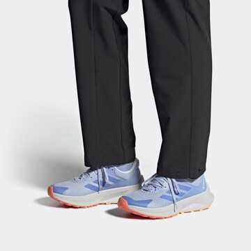 Chaussure de course 'Soulstride Flow' ADIDAS TERREX en bleu : devant