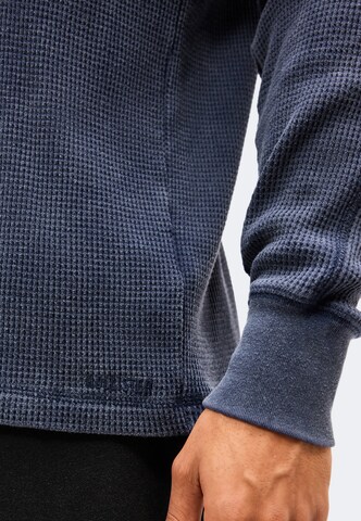 HOLLISTER Shirt in Blue: side