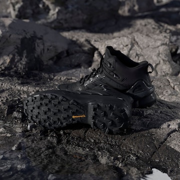 Botine 'Skychaser' de la ADIDAS TERREX pe negru