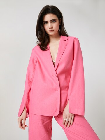 Blazer 'Sofia' di LENI KLUM x ABOUT YOU in rosa: frontale