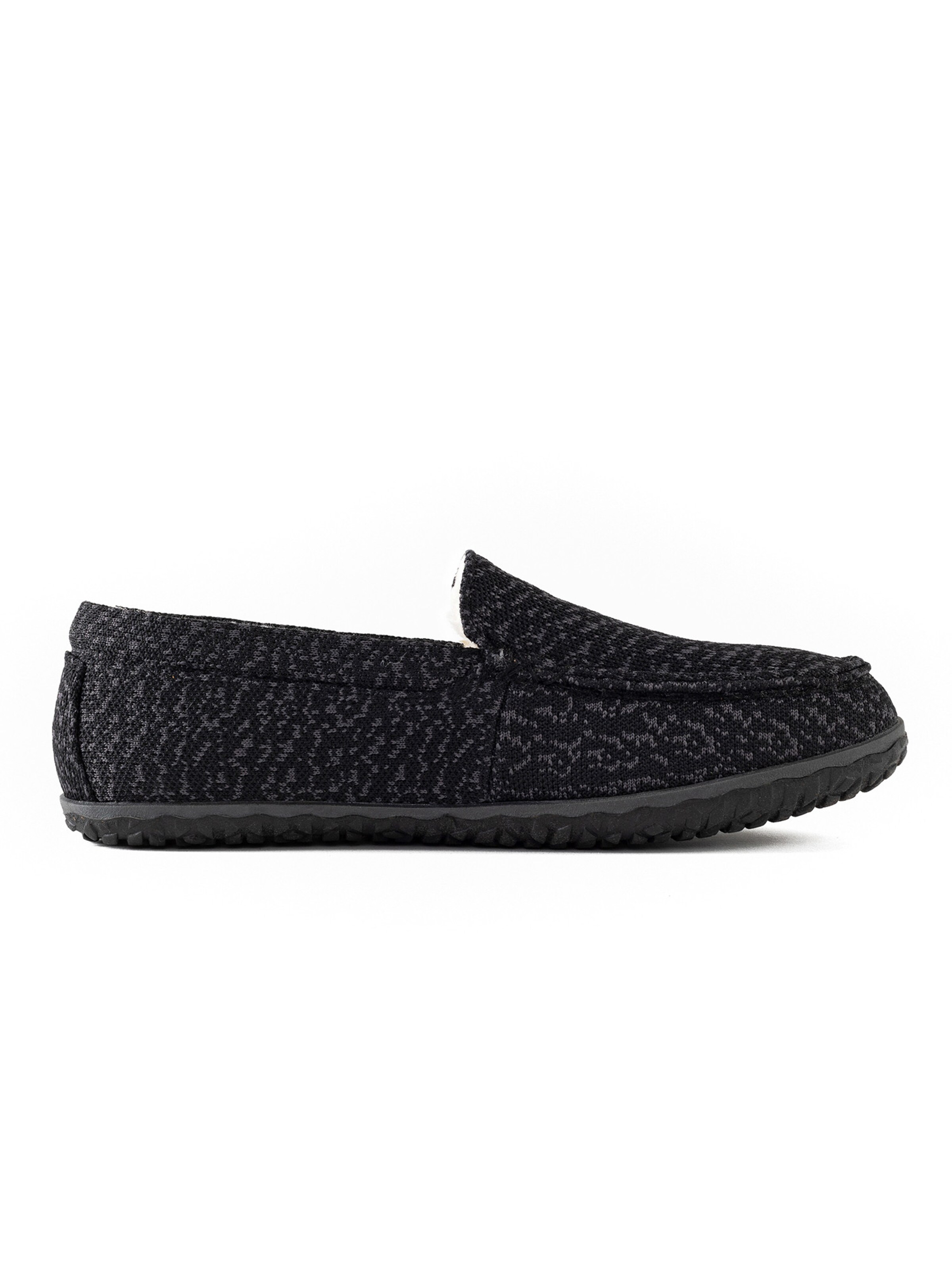 Minnetonka Мокасини 'Eco Elm' в черно