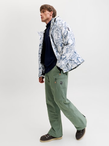 regular Pantaloni per outdoor 'JJAW25' di JACK & JONES in verde