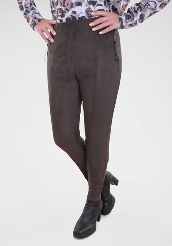 Navigazione Slim fit Pants in Brown: front