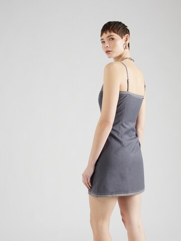 REMAIN Kleid in Grau