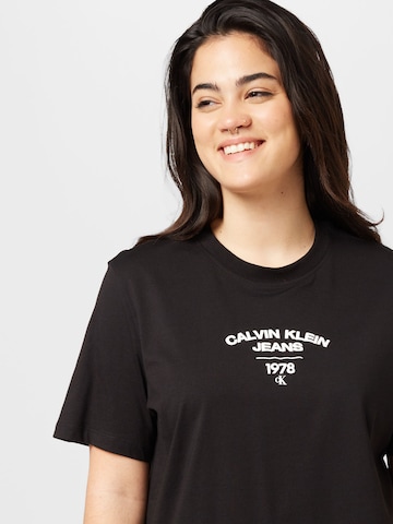 Calvin Klein Jeans Curve T-Shirt in Schwarz