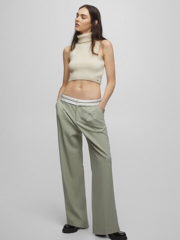 Wide Leg Pantalon à pince Pull&Bear en vert : devant