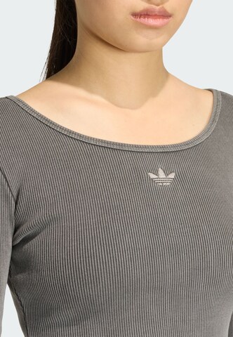 Shirtbody 'Essentials' ADIDAS ORIGINALS en gris