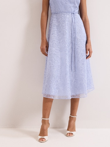 Phase Eight Kleid in Blau: Vorderseite