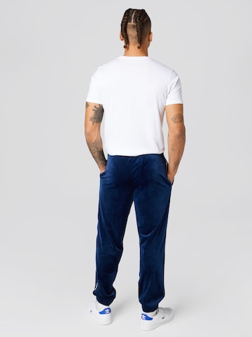 VIERVIER Дънки Tapered Leg Панталон 'Paul' в синьо