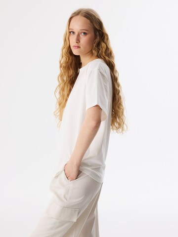 Twist Shirt in Beige