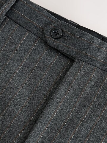 Loosefit Pantaloni con pieghe di Next in grigio