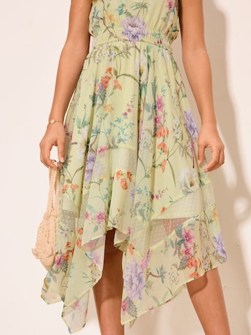 Lipsy Kleid in Grün