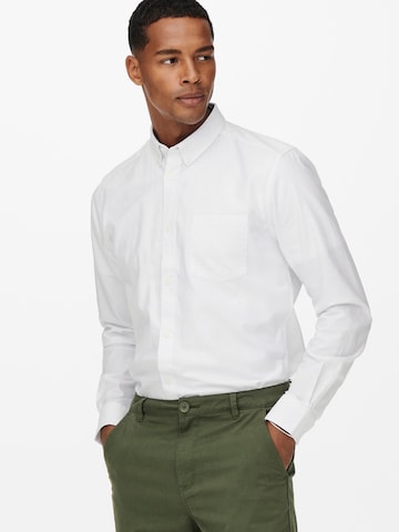 Coupe regular Chemise 'Neil' Only & Sons en blanc