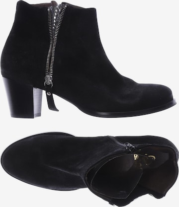 Kanna Dress Boots in 39 in Black: front