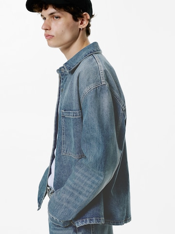 Fit confort Chemise Pull&Bear en bleu