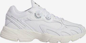 Baskets basses 'Astir' ADIDAS ORIGINALS en blanc