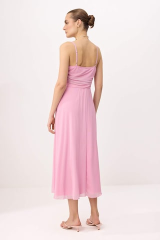 Trendyol Платье 'TWOSS26EL00369' в Ярко-розовый