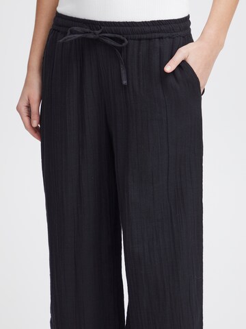 ICHI - Loosefit Calças 'IAFOXA' em preto