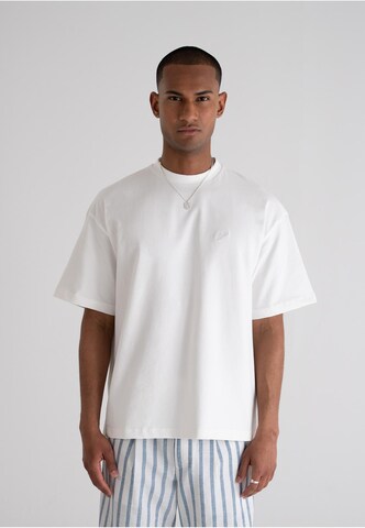 T-Shirt 'Yacht' Prohibited en beige : devant