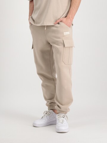 ALPHA INDUSTRIES Tapered Cargobyxa 'Organics' i beige: framsida