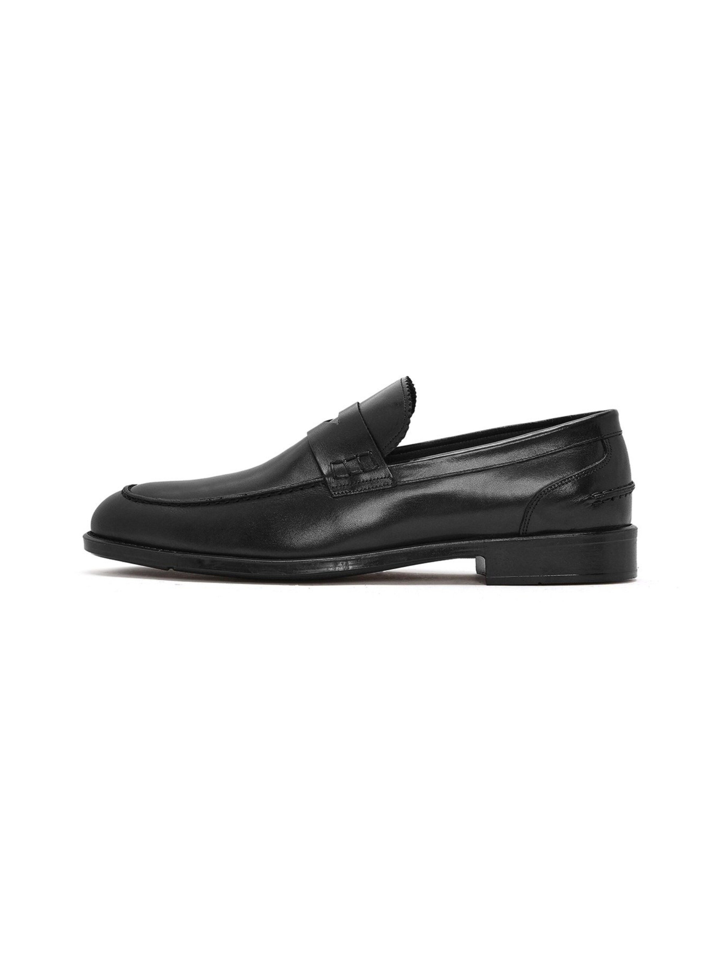 Derimod Classic Flats in Black: front