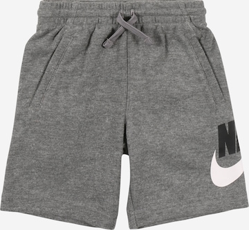 Nike Sportswear Shorts in Grau: predná strana