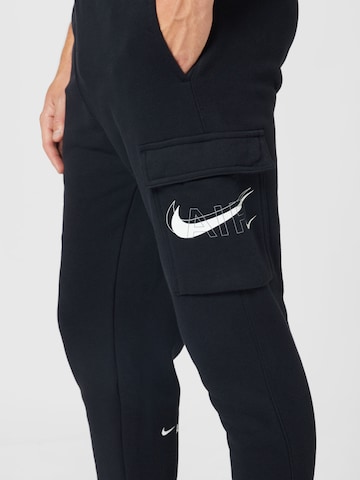 Tapered Pantaloni cu buzunare de la Nike Sportswear pe negru