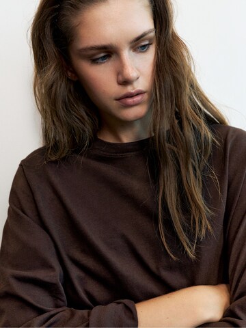 Pull&Bear T-shirt i brun
