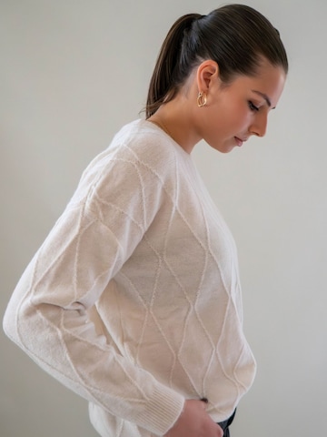 WEARABLE STORIES Pullover 'Manou' in Beige