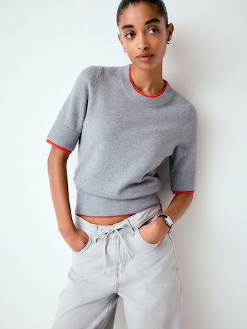 Next Pullover in Grau