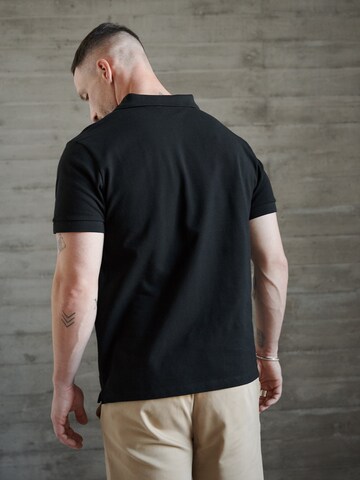 DAN FOX APPAREL Футболка 'Essential' в Черный
