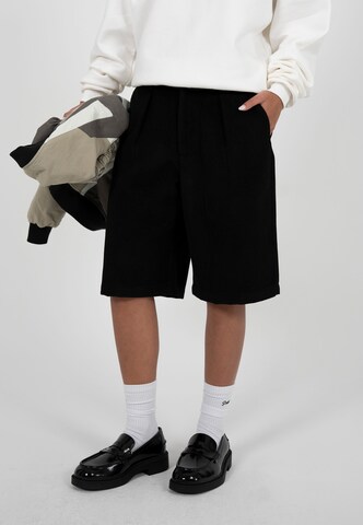 Prohibited Loosefit Bandplooibroek 'Podium' in Zwart