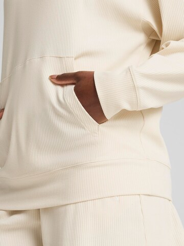 Sweat de sport 'ESS' PUMA en blanc