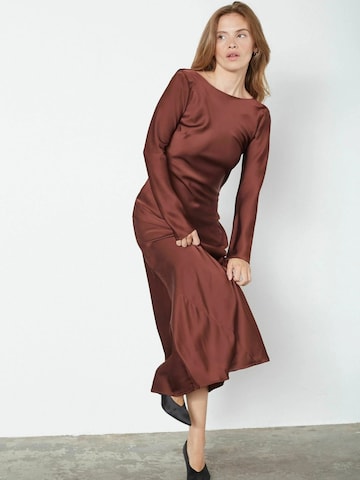 Robe 'Safira' co'couture en marron