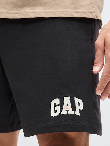 GAP Ohlapna forma Hlače | črna barva