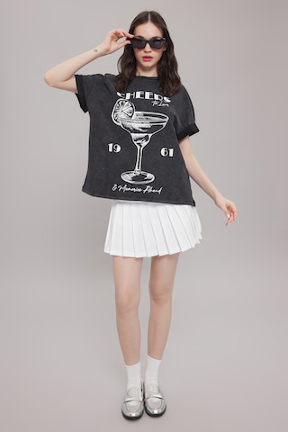 Tricou de la Trendyol pe gri