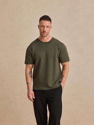 DAN FOX APPAREL - Jersey 'Nino' en verde: frente