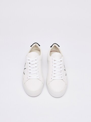 NINE TO FIVE Sneakers 'Gràcia' in White