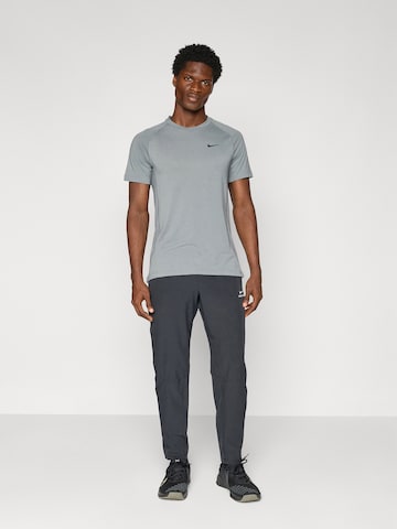 NIKE Alt kitsenev Spordipüksid 'Pro', värv must