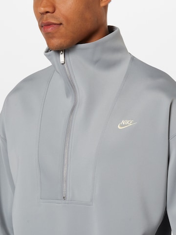 Nike Sportswear Sweatshirt in Grau