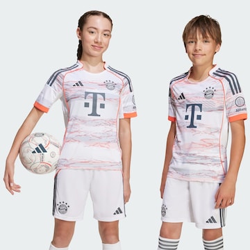 ADIDAS PERFORMANCE Λειτουργικό μπλουζάκι 'FC Bayern München 2025/2026' σε λευκό: μπροστά