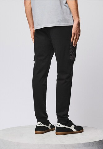 Weekend Offender Tapered Cargo trousers 'Lippi' in Black