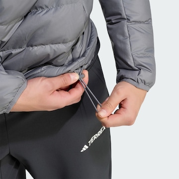 ADIDAS TERREX Μπουφάν πεζοπορίας ' Multi Light Down CLIMAWARM Hooded' σε γκρι