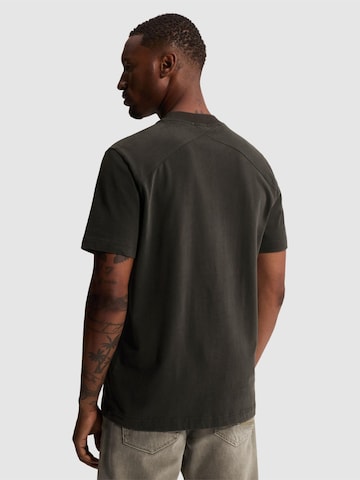 Maglietta 'T-shirt with mixed-technique chest graphic' di CAST IRON in grigio