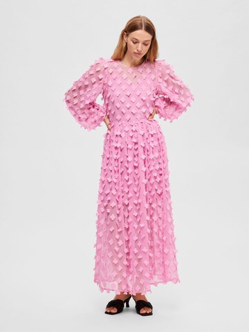 Robe 'Kysha' SELECTED FEMME en rose