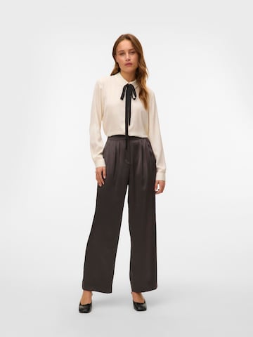 VERO MODA Wide Leg Bukser med lægfolder 'VMSesil' i grå