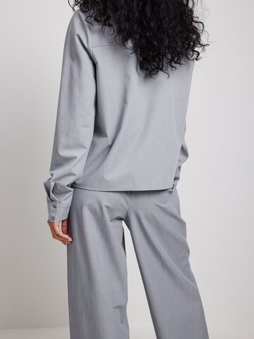 NA-KD Bluse in Grau